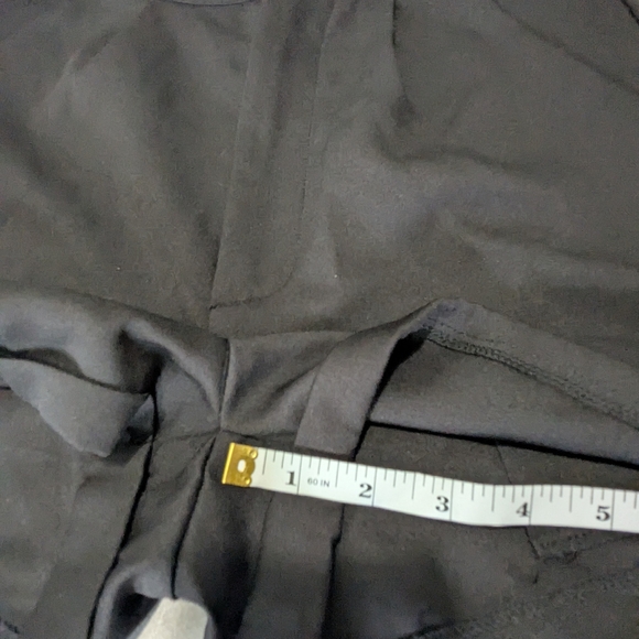 Black Shorts. Size XS. US 2. - Picture 7 of 7